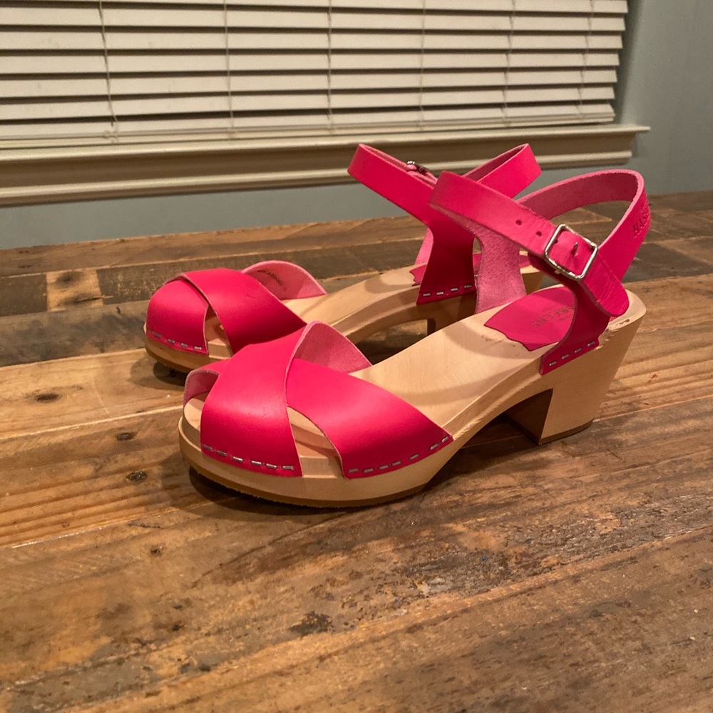 Hot pink Swedish Hasbeens